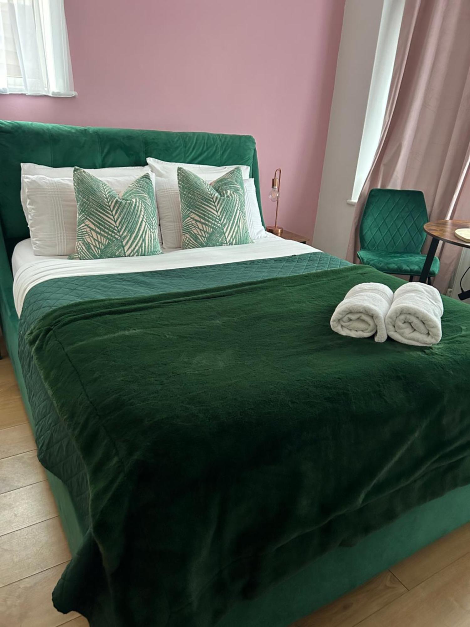 The Lily Pad Near Poole Dorset Self Contained Private Entrance And Free Parking Corfe Mullen Exterior foto