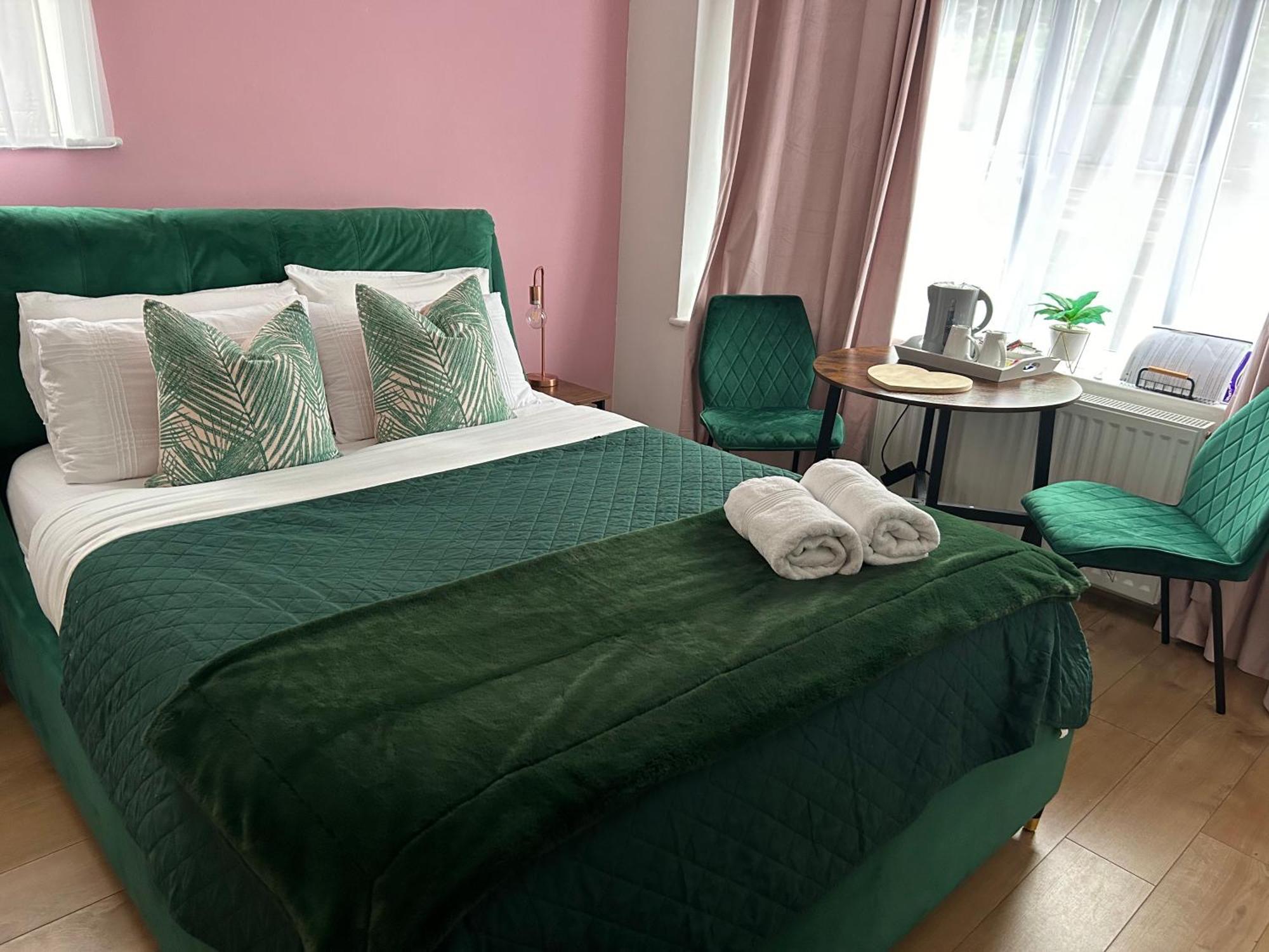 The Lily Pad Near Poole Dorset Self Contained Private Entrance And Free Parking Corfe Mullen Exterior foto