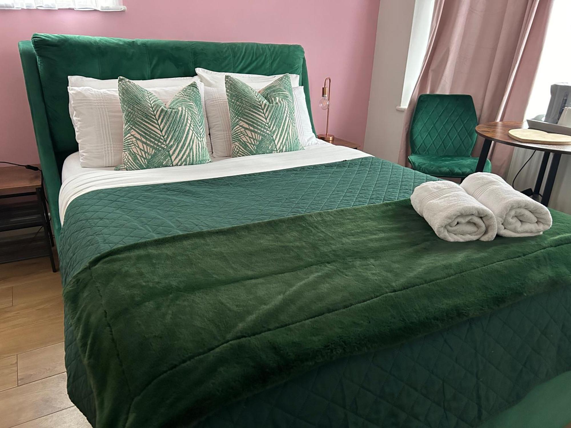 The Lily Pad Near Poole Dorset Self Contained Private Entrance And Free Parking Corfe Mullen Exterior foto