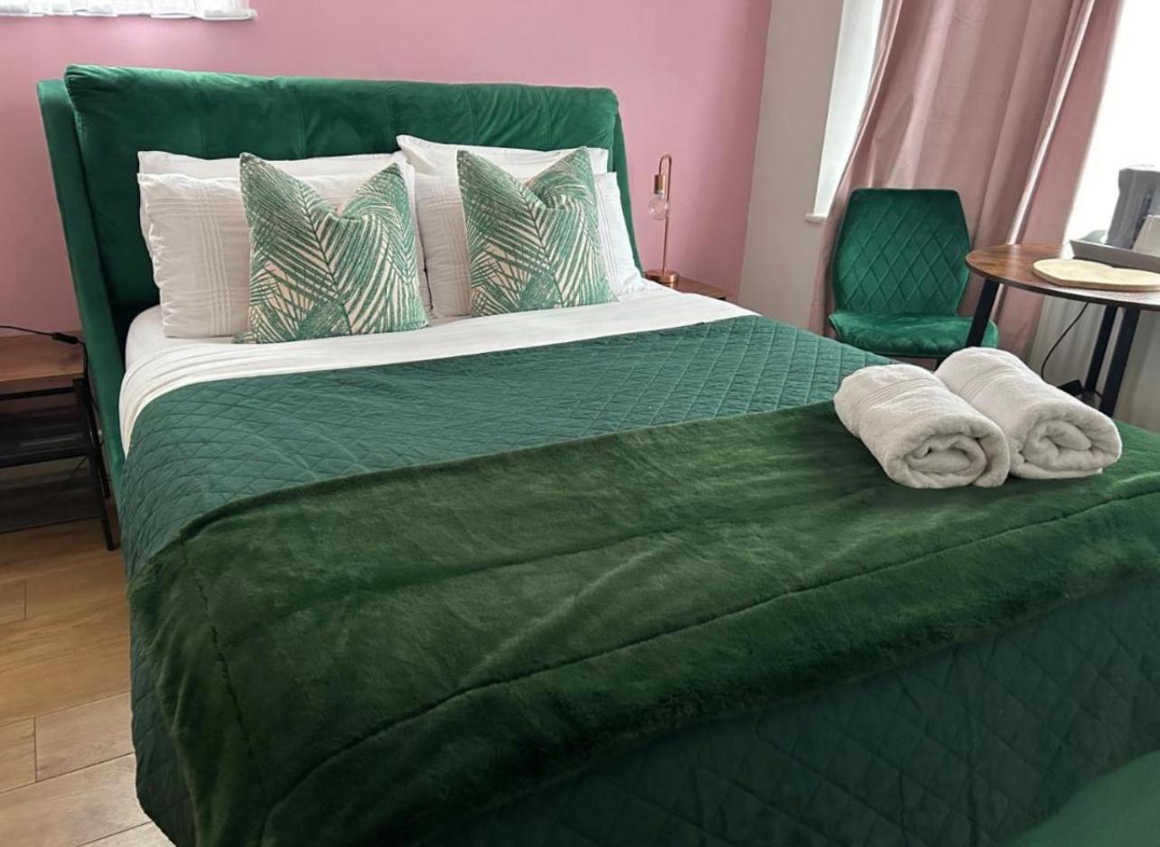 The Lily Pad Near Poole Dorset Self Contained Private Entrance And Free Parking Corfe Mullen Exterior foto